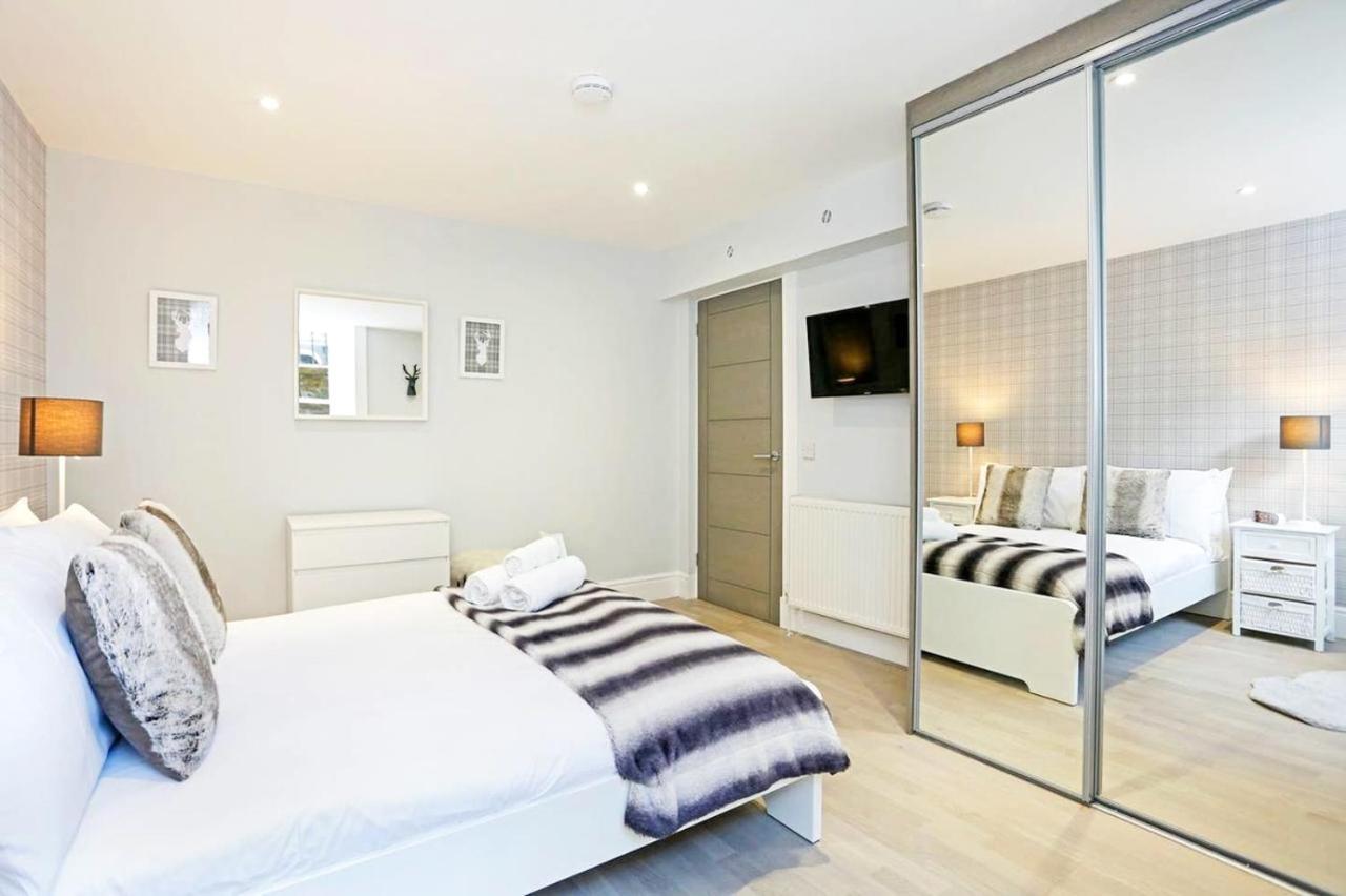 Ultra Modern, Stylish Next To Princes St Édimbourg